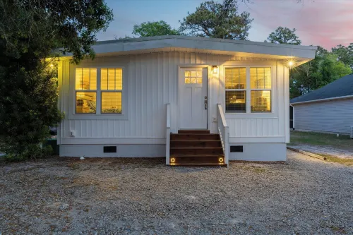 Modern Oak Island Escape 1 Mile to Long Beach! - 3-Star