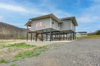 Riverfront 'Caddo Shack' Home w/ Views & Fire Pit - 3-Star