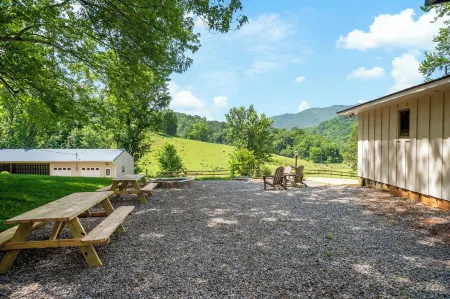 Springdale Resort Отели рядом с достопримечательностью «Блу-Ридж-Паркуэй»