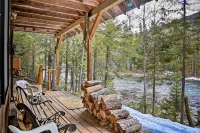Private 'Yaak River Hideaway' w/ Deck & Mtn Views! - Parking