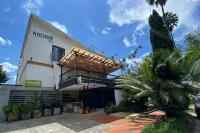Pixel House Hotel โรงแรมใน
