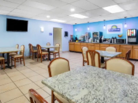 Travelodge by Wyndham Livonia/Canton/Novi Detroit Area Hotels in Wayne County