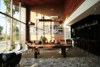 KingSales Hotel - parkir