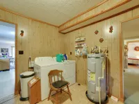Peaceful Hazel Cottage w/ Deck & Yard! Hotels in Calloway County