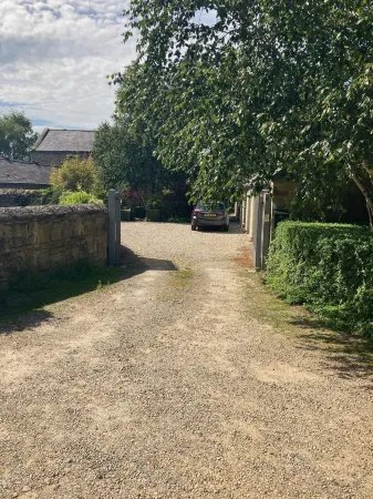 Hemples Lodge Отели рядом с достопримечательностью «Azure Garden Centre & Cafe»