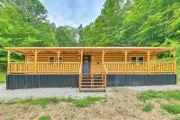 Covered Deck & Hot Tub: Cozy Retreat in Campton! - Homestays