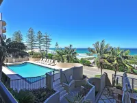Clubb Coolum Beach Resort Sunshine Coast - Strand