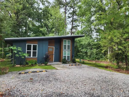 New, unique custom-built cottage, between Savannah and Tybee Island.