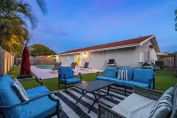 Elegant Heated Pool Oasis - King Suite - Minutes to the Beach - Mini Golf