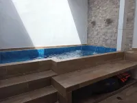 Linda casa con alberca y cascada.
