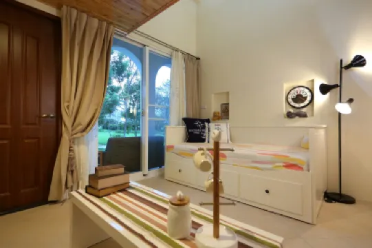 Focaccia Manor Hotels near Menghuan Pond