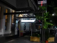 Hotel Metropolitan Hotels near Telstra Plaza