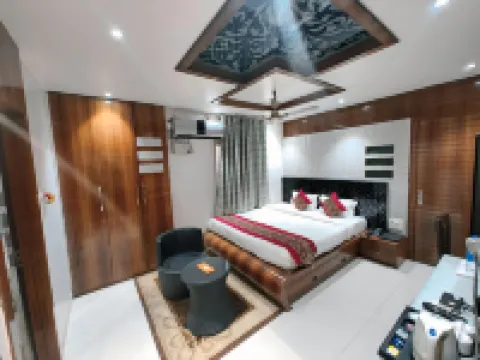 Frontline Residency Hotel di 