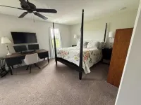 Gallatin Gem Sleeps 10 + Pool & Music Nearby