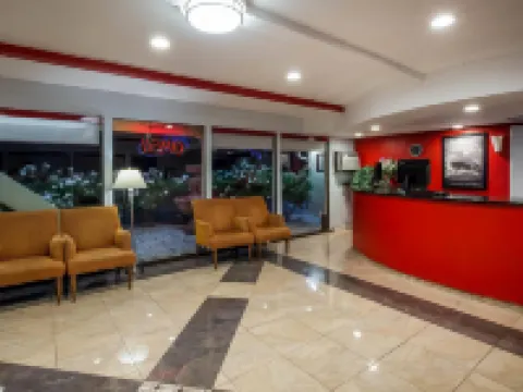 雷德布拉夫雷丁以南Travelodge by Wyndham酒店 雷德布拉夫酒店