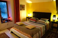 La Maison Jaune à la Janaie - homestay