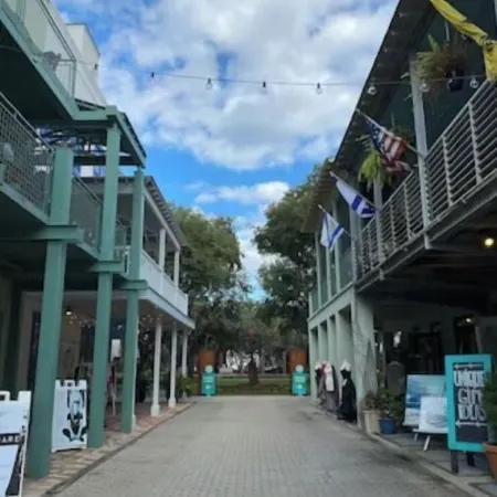 Cozy studio in the heart of Seaside walking distance to the beach