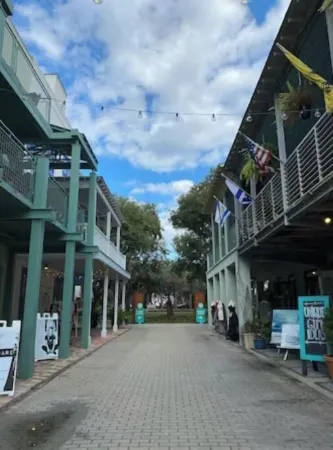 Cozy studio in the heart of Seaside walking distance to the beach