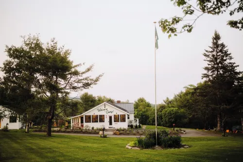 Camp DeForest فنادق في Belfast