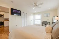 Luxury 2BD Oceanfront Condo + Private Parking, 2 Minute Walk to the Beach!