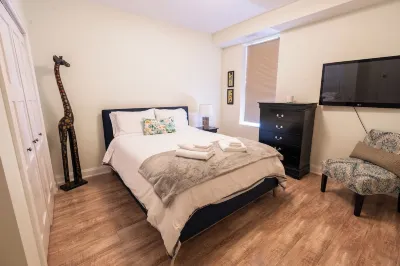 Spacious 3 Bedroom Apartment in Heart of Niagara Mel Swart Lake Gibson Conservation Park附近的飯店