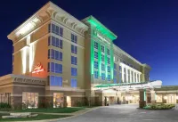 Holiday Inn & Suites EAST PEORIA by IHG - Parkplatz