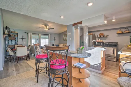 ~ 9 Mi to Universal: Orlando Retreat w/ Sun Porch!