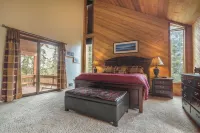 Cozy Cabin 5.5 Bedrooms, Forest/Mountain View 3 Decks 2 Masters Hot Tub 4200Sqft