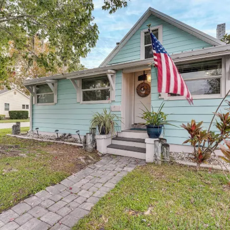 Family Home w Private Pool Yard Only 24 Mi to Disney