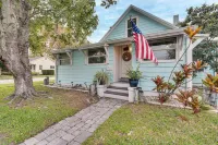 Family Home w Private Pool Yard Only 24 Mi to Disney