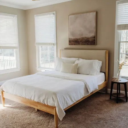 Spacious Group Stay-Pond Retreat, Fishing & Wineries Near Cville & SNP