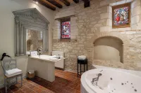 La Maison de Rhodes  le Champ des Oiseaux - Hot Tub