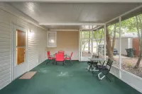 Cozy Georgia Vacation Rental w/ Backyard & BBQ - Wifi