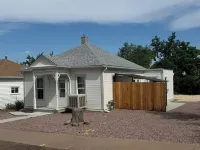Skyline Retreat Charming 3-bedroom house with AC and WiFi in Cañon City