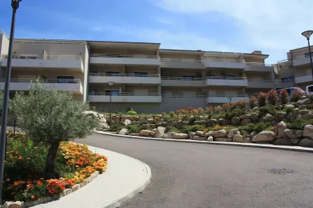 AIR-CONDITIONED T2 WITH SEA VIEW IN THE HEART OF PRORPRIANO, ON THE BEACH, 5 M FROM SHOPS