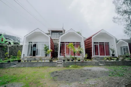 Flamboyan Cabin By Travelink Отели в г. Kejajar