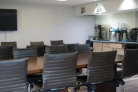 Illini Inn & Suites Hotel - Rantoul/Gifford/Champaign/Urbana - Parkplatz
