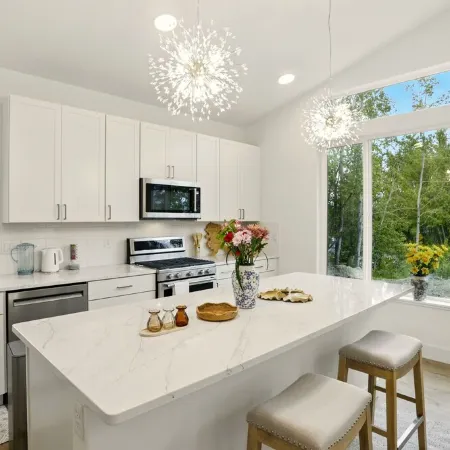 Le17:  4-Bedroom 3Full Bathroom House in Gorgeous Anchorage Neighborhood with AC