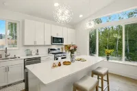 Le17:  4-Bedroom 3Full Bathroom House in Gorgeous Anchorage Neighborhood