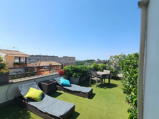 SUPERACTIC APARTMENT WITH SPLENDID TERRACE ON THE COLOSSEUM, BREATHTAKING VIEW