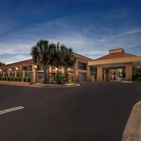 Quality Inn & Suites Near Robins Air Force Base
