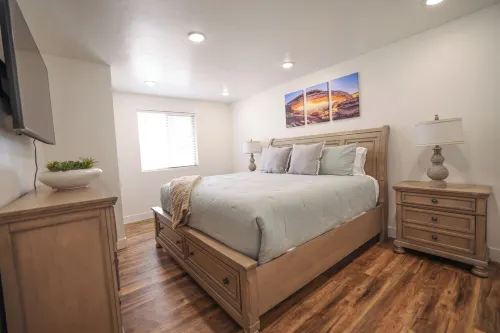 Entire House Between Zion & Bryce w/ Hot Tub!