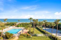 Cocoa Beach Towers - Oceanfront Resort with Heated Pool, Tennis Steps from the Pier - Pemandangan Pantai
