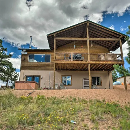 Cripple Creek Mountain Getaway w/ Hot Tub & Views!