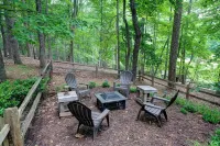 The Guest House Historic Cabin in Big Canoe