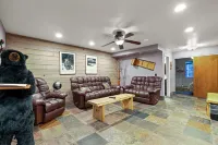 Ski In, Ski Out! 3 BDR Steps From Stagecoach Lift - Homestays