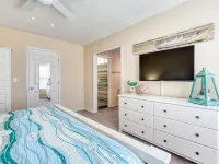 Surf City Off Island Retreat! 2.5 mi to beach - Flexible booking days! Hotels in Pender County