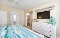 Surf City Off Island Retreat! 2.5 mi to beach - Flexible booking days!