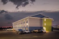 Super 8 by Wyndham Osseo WI Hotels in Osseo