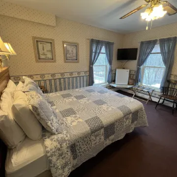 Echo Lake Inn